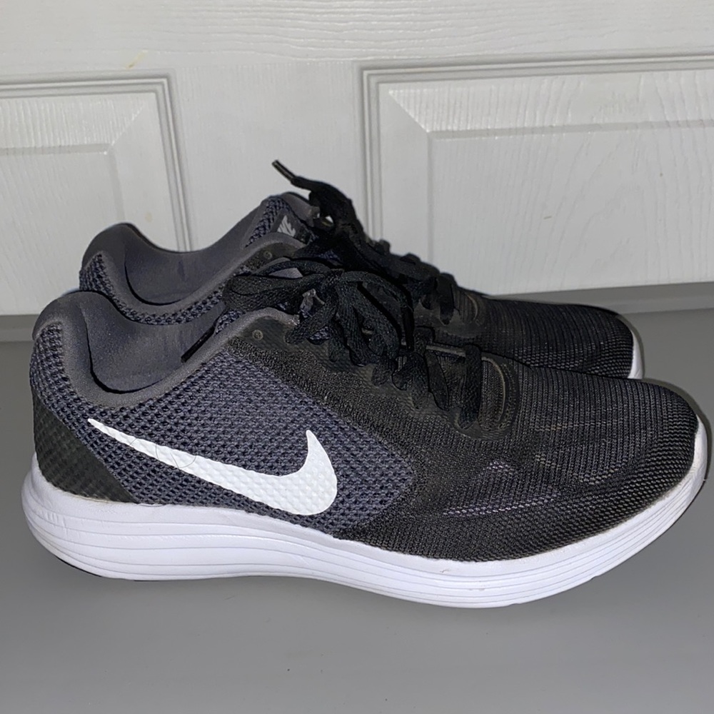 *Lightly Used* Nike Gray/Black Running Shoes Women’s Size 9W